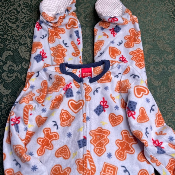 NWT 24m Gingerbread cutout cookies footie matching family pajamas sleeper unisex - Picture 6 of 6
